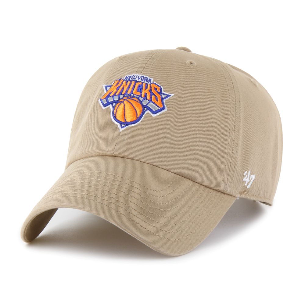 The New York Knicks '47 Clean Up Cap is a beige cap with the Knicks logo embroidered on the front, the '47 brand logo stitched on the brim, and an adjustable strapback for a comfortable fit.