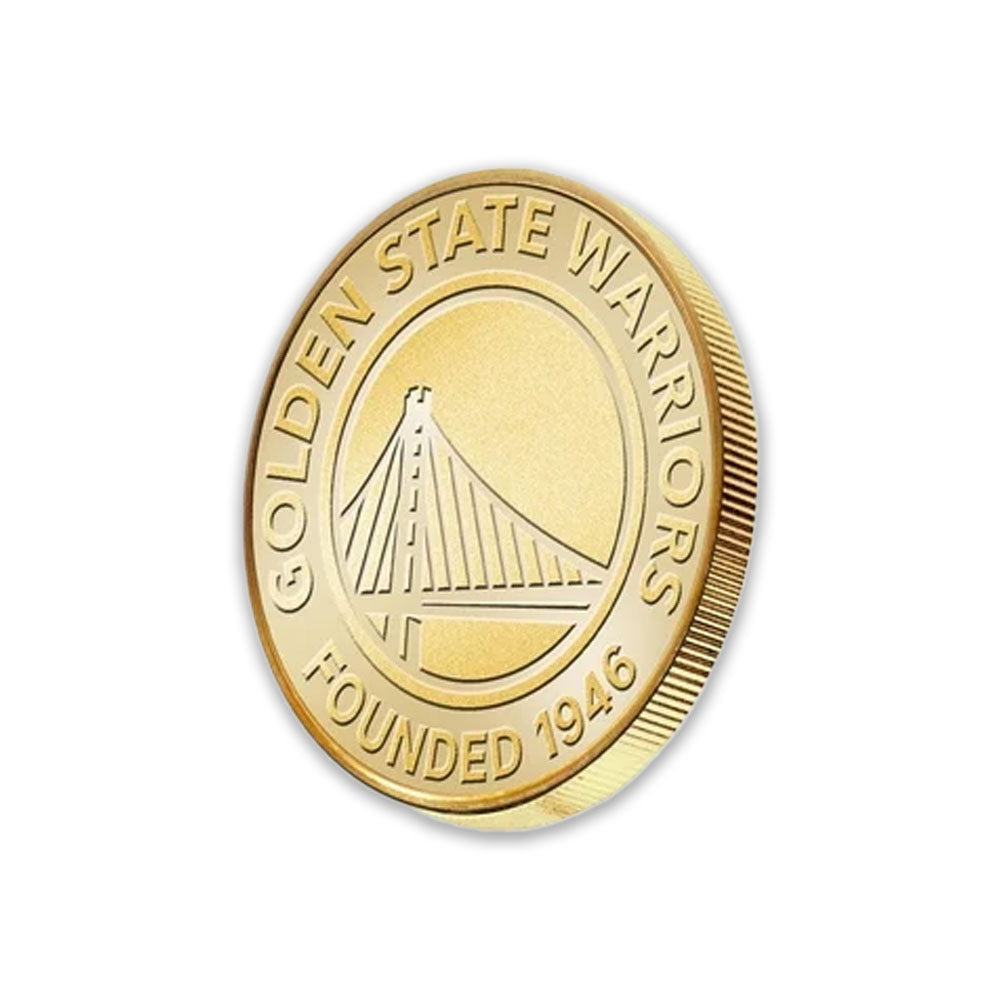 A bronze NBA Golden State Warriors Steph Curry commemorative coin, featuring a suspension bridge and "GOLDEN STATE WARRIORS FOUNDED 1946" engraved—an ideal collector's item for NBA fans.