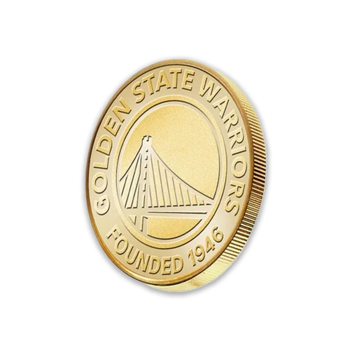 A bronze NBA Golden State Warriors Steph Curry commemorative coin, featuring a suspension bridge and "GOLDEN STATE WARRIORS FOUNDED 1946" engraved—an ideal collector's item for NBA fans.